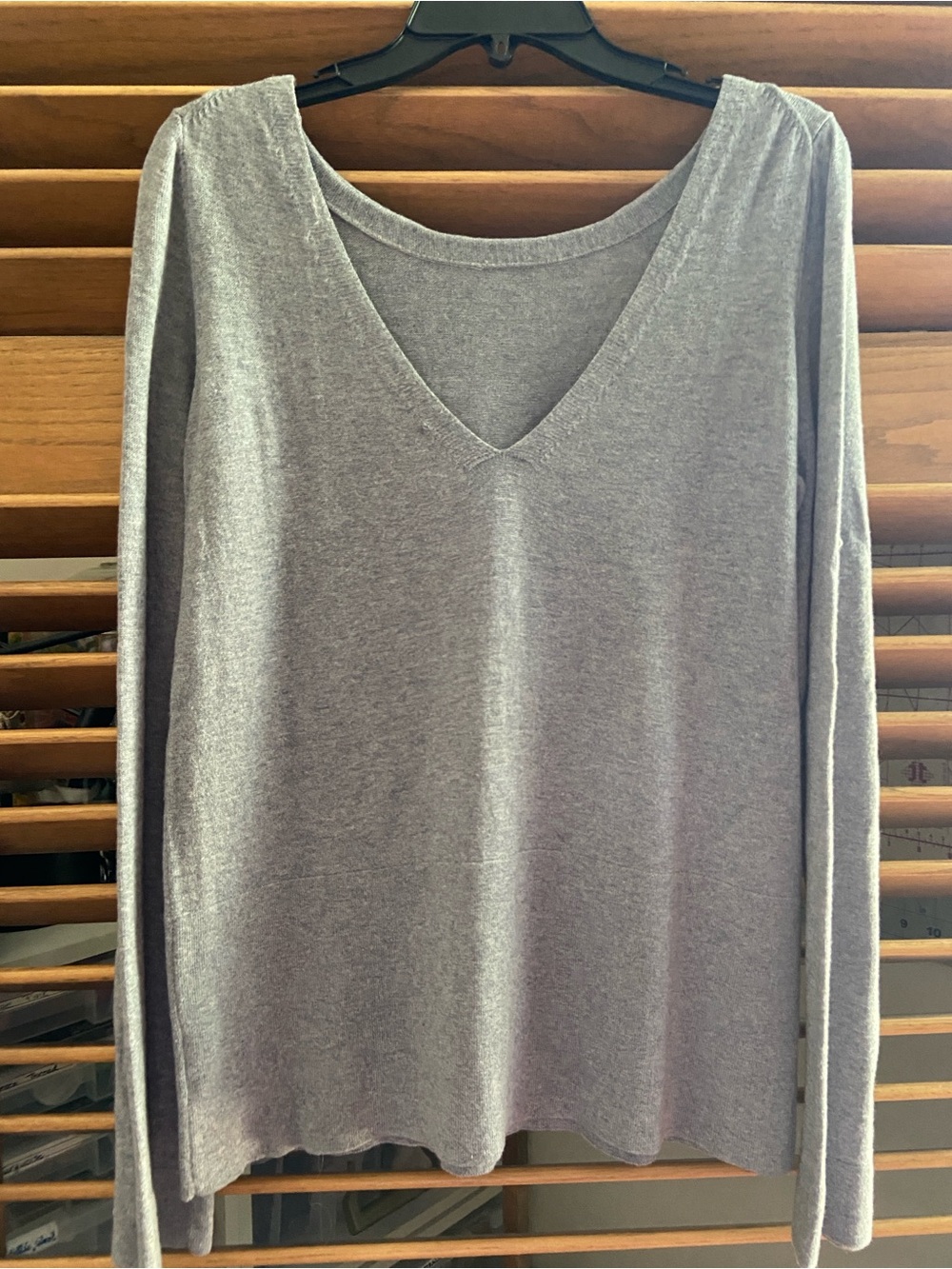 Women's Privé Medium V-Neck Long Sleeve Top - Gray wool